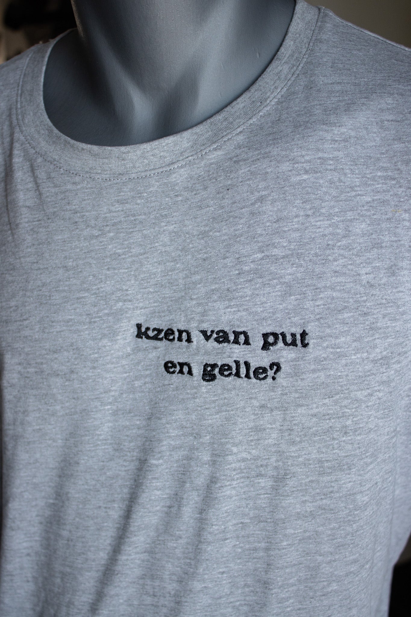 T-shirt met 'kzen van put en gelle?'